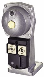 Servomoteur électrohydraulique avec régulateur de  pression