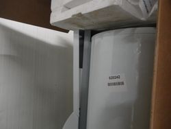 zonneboiler VEH SN 250/3i met electr. weerstand voorpaneel ontbreekt, deuk zijkant bovenaan